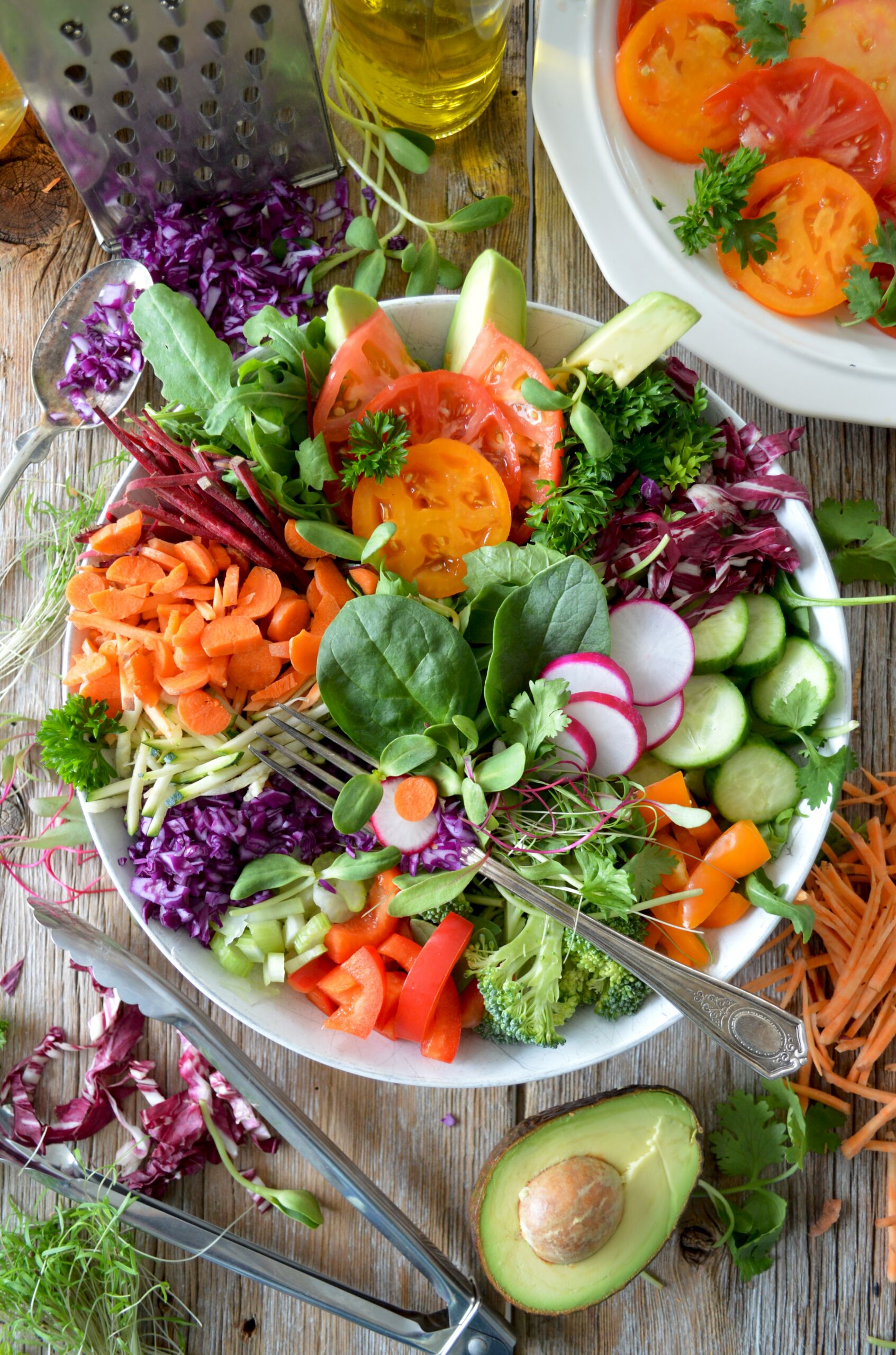 large salad with many different color vegetables in it.